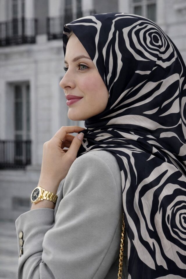 Sanatsal Gül Motifli Desenli Şal