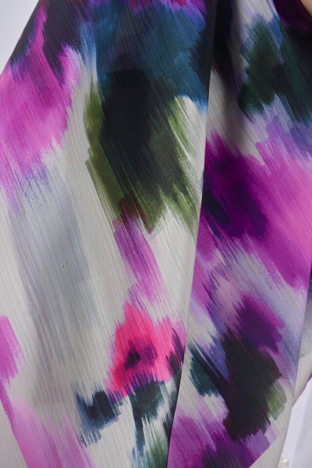 Enerjik Tonlarda Sanatsal Eşarp