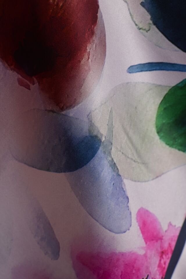 Soft Pembe Zeminde Sanatsal Çiçekli Eşarp