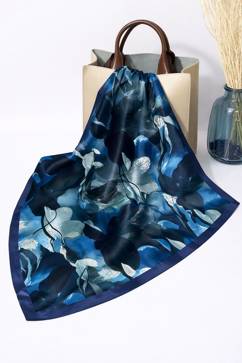 Lacivert Yaprak Desenli Soft Vual Şal