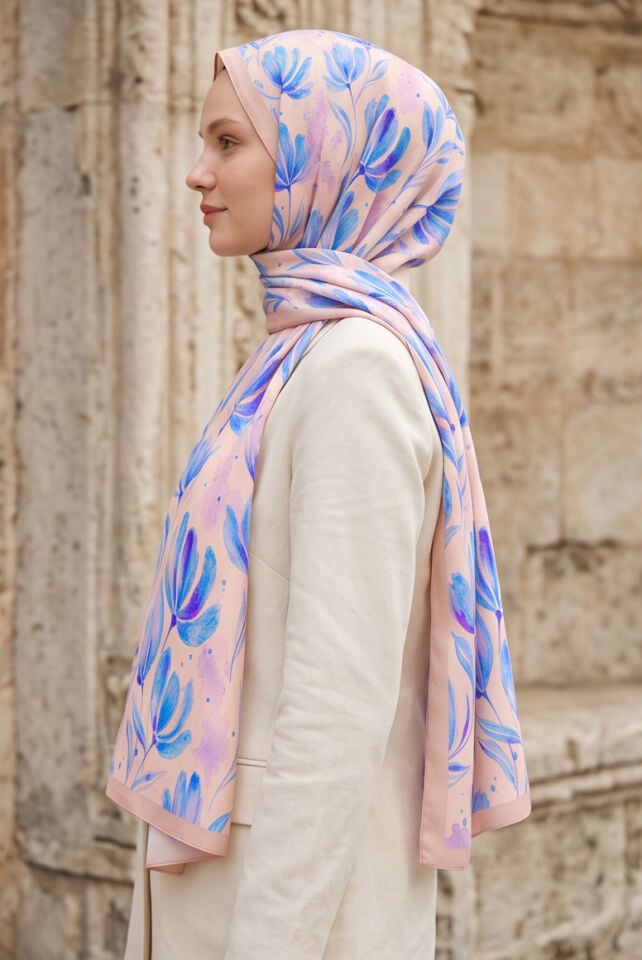 Soft Zarafet: Pudra Pembe & Mavi Çiçekli Şal